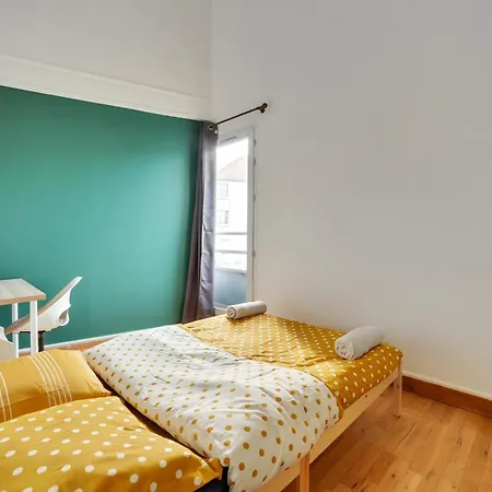 Chic And Spacious Apart With Parking In Paris Apartman