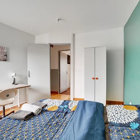 Chic And Spacious Apart With Parking In Paris