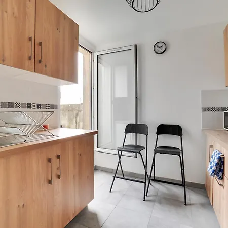 Chic And Spacious Apart With Parking In Paris بيارفيت-سور-سين