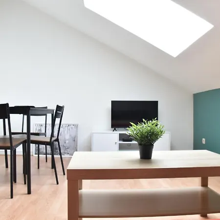 Chic And Spacious Apart With Parking In Paris